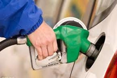 کاهش قیمت بنزین در اروپا برخلاف سالهای قبل/سود نرخ پایین طلای سیاه به جیب چه کسانی میرود؟