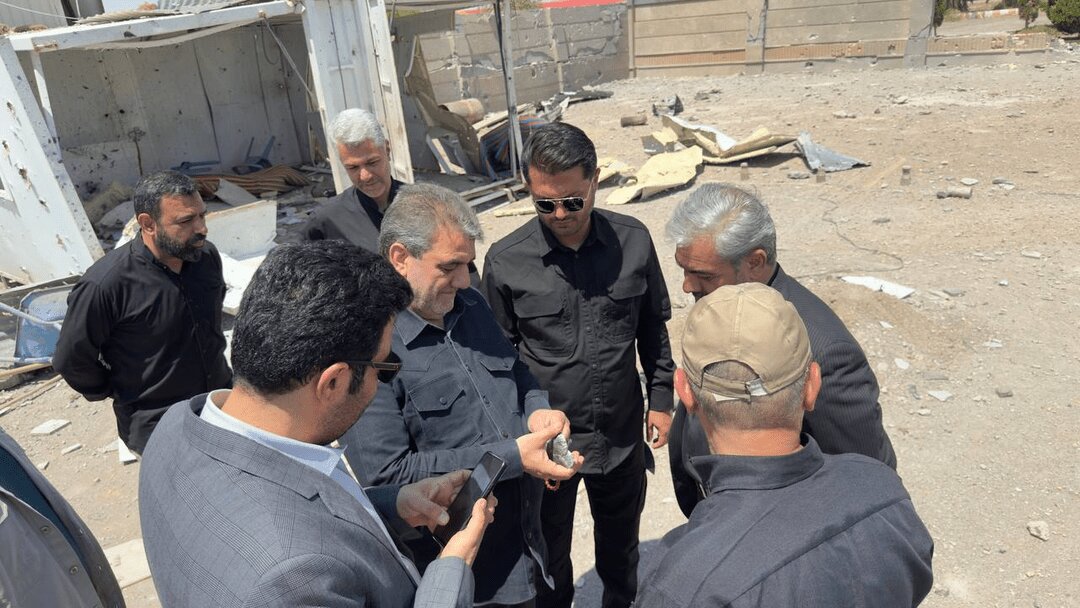 بازدید از محل اصابت موشک فرودگاه سمنان
