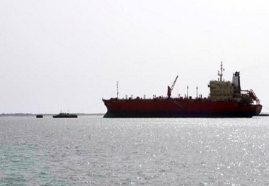هدف قرار گرفتن یک کشتی نزدیک بندر ابوظبی