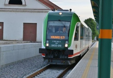 Lithuania’s LTG Link presents first Stadler FLIRT electric train