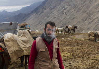 جدال مرگ و زندگی برای حمل کالا در کوهستان 