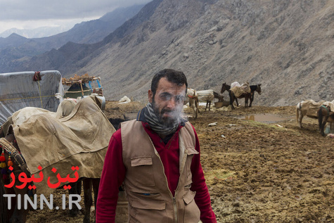 جدال مرگ و زندگی برای حمل کالا در کوهستان 
