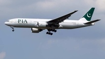 Pakistan International Airlines Boeing 777 Engine Shuts Down in Flight
