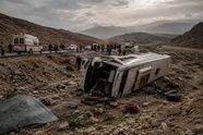 واژگونی اتوبوس کارگران مس سرچشمه/ یک کارگر کشته شد