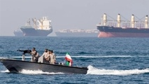 کشتی‌ ها از بیم ایران در تنگه هرمز موقعیت‌ یاب خود را خاموش می‌ کنند