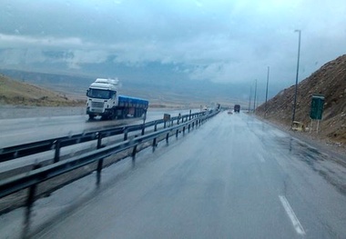 لغزندگی و مه‌گرفتگی در کلیه محورهای کوهستانی زنجان 