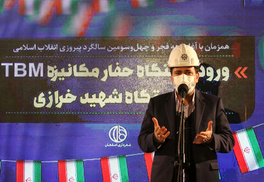 ورود دستگاه حفار مکانیزه TBM مترو اصفهان به ایستگاه شهید خرازی
