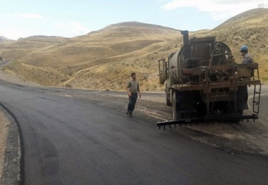 انجام بهسازی و روکش آسفالت در روستاهای کبودراهنگ