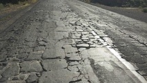 جاده بردسکن در کش و قوس قول‌ های ۲۰ ساله مسئولان

