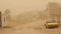 گرد و غبار بسیار شدید در پایانه مرزی پرویز خان کرمانشاه+ فیلم
