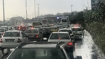 آبگرفتگی و ترافیک در اتوبان تهران-کرج