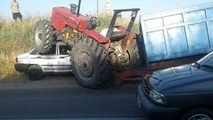 برخورد مرگبار خودروی پژو و تراکتور در محمودآباد