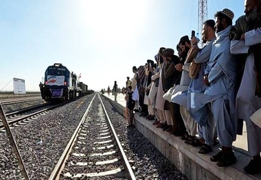به زودی قطار مسافری ایران-افغانستان راه می افتد / عبور بار اروپا از کریدور ریلی خواف- هرات


