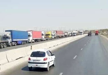 عکس| تشکیل صف یک کیلومتری برای دریافت سوخت