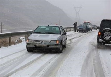 تردد در گردنه اسدآباد بدون زنجیرچرخ امکان‌پذیر نیست