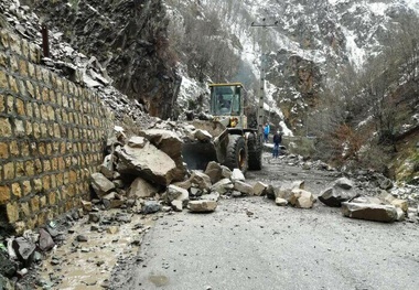 مسافران در مسیر کوهستانی توقف نکنند

