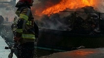 آتش سوزی سه فروند لنج باری در اسکله بهمن قشم