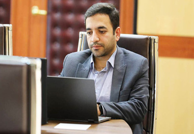 مدیران تشکل انجمن صنفی کارفرمایی شرکت های ریلی با مسائل تخصصی نیز سیاسی برخورد می کنند

