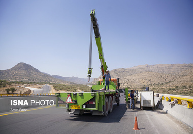 اتوبان اصفهان شیراز با اولین تصادف محک خورد؟

