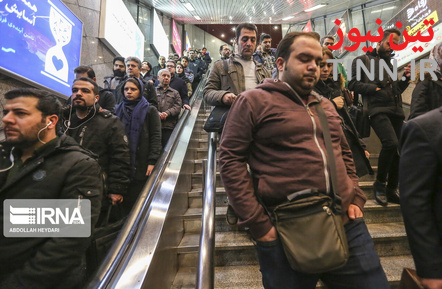مترو تهران در یک روز برفی