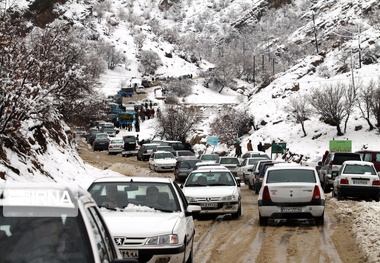 همراه داشتن تجهیزات زمستانی در فصل زمستان برای رانندگان 