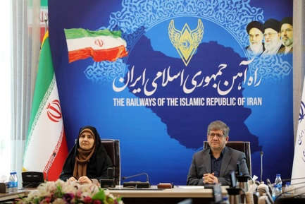 نشست وزیر راه  و مدیرعامل راه آهن  با مدیران ریلی