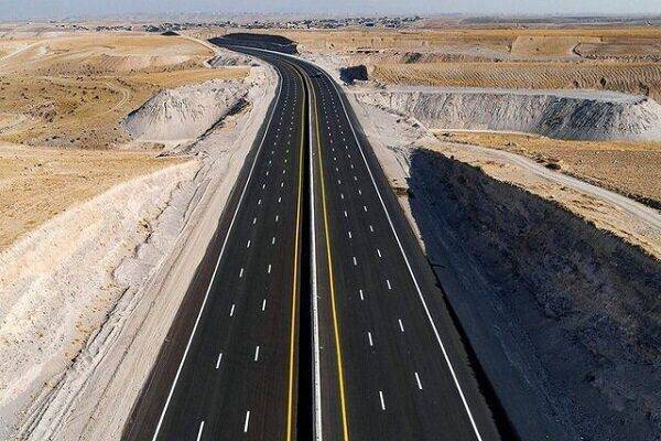 ۱۰۵۰ کیلومتر آزاد راه در کشور در دست اجرا قرار دارد