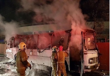  یک اتوبوس در شهرری در آتش سوخت