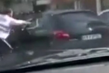 درگیری عجیب پلیس راهور با یک راننده