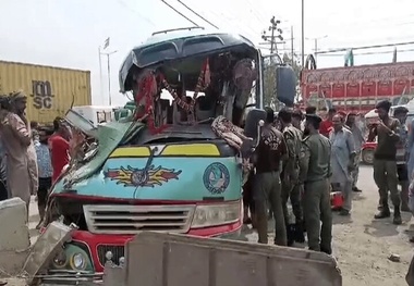 ۱۴ کشته و ۱۶ زخمی در تصادف جاده‌ای در پنجاب پاکستان