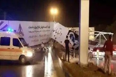 سریال برخورد کامیونها با پل عابر این بار تلفات جانی داشت+ عکس