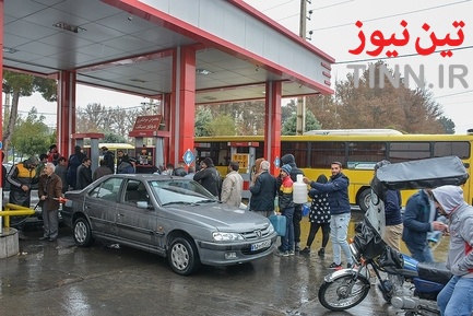 صف طولانی خودروها در «جایگاه‌های بنزین»
