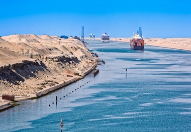 کانال سوئز بسته شد
