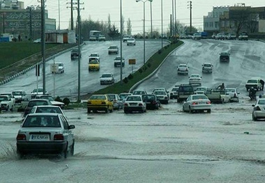 کاهش ترافیک راه‌ها/15 جاده به دلیل آبگرفتگی و نبود ایمنی مسدود است