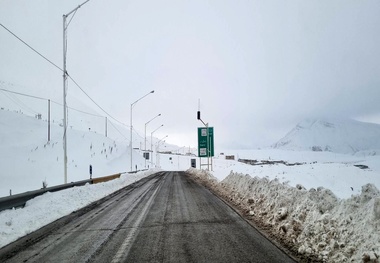 عملیات راهداری زمستانی در گردنه تیوان خراسان رضوی