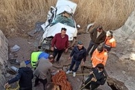 نجات مصدومان حادثه سقوط خودرو به دره با استفاده از پهپاد+ فیلم