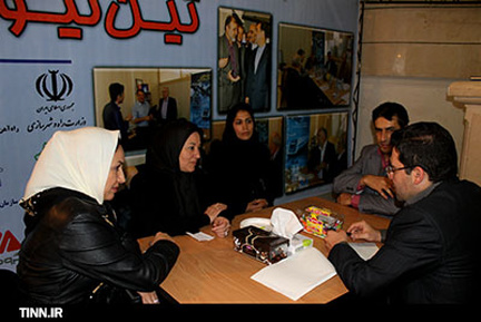 فاطمه مقیمی در غرفه تین نیوز