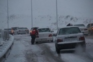 برفروبی و بازگشایی راه ۹۲۷ روستای مازندران در جریان است