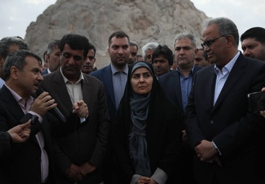 بازدید وزیر راه و شهرسازی از عملیات ساخت بزرگراه در محور سراوان- خاش 

