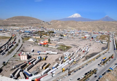 کاهش زمان توقف کامیون ها در مرز بازرگان باید در اولویت باشد
