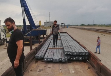 آغاز بارگیری شمش آهن در ایستگاه راه آهن رشت