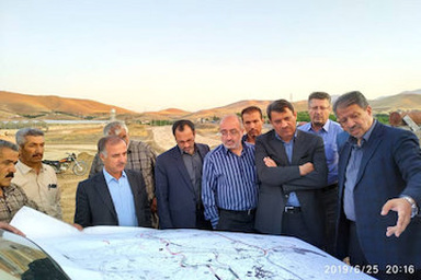 بازدید معاون سازمان برنامه و بودجه کشور از پروژه های راهسازی کردستان