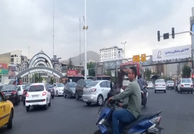 وقتی چراغ قرمز هم برق ندارد/ چه کسی مسئول بی نظمی ترافیک شهری است