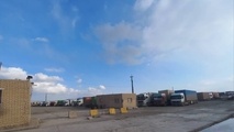 بی‌ نظمی در پارکینگ مرز ماهیرود؛ اعتراض رانندگان کامیون به پرداخت نشدن حق خواب و رانت در تخلیه بار