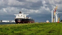 Asia Tankers-Firmer MidEast, WAfrica sentiment supports VLCC rates
