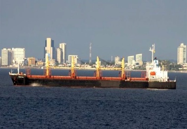 Chinese container ship collides with bulker near Zhenjiang