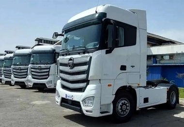 انتقاد نماینده مجلس از توقف واردات کامیون های کشنده