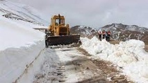 فیلم | برف روبی و بازگشایی راه‌ های روستایی کاکاوند لرستان 