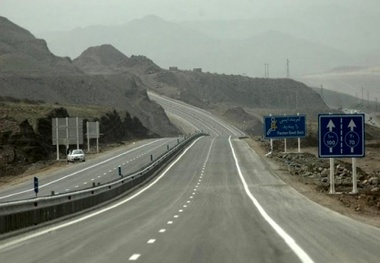 چهار خطه کردن قطعه سوم مسیر ایلام - مهران کلنگ‌زنی شد