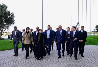 بازدید وزیر راه و شهرسازی ایران و معاون نخست وزیر جمهوری آذربایجان از بندر باکو 